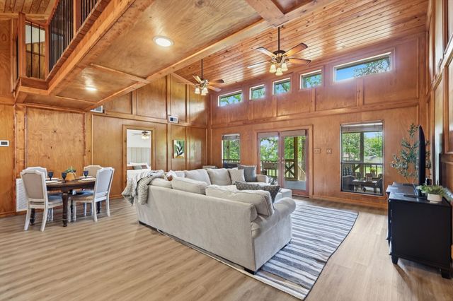 413 Cocopa Drive, Lake Kiowa, TX 76240