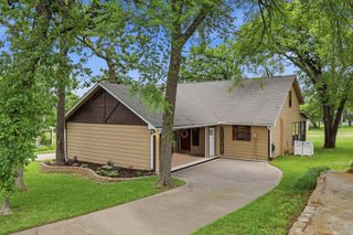 413 Cocopa Drive, Lake Kiowa, TX 76240