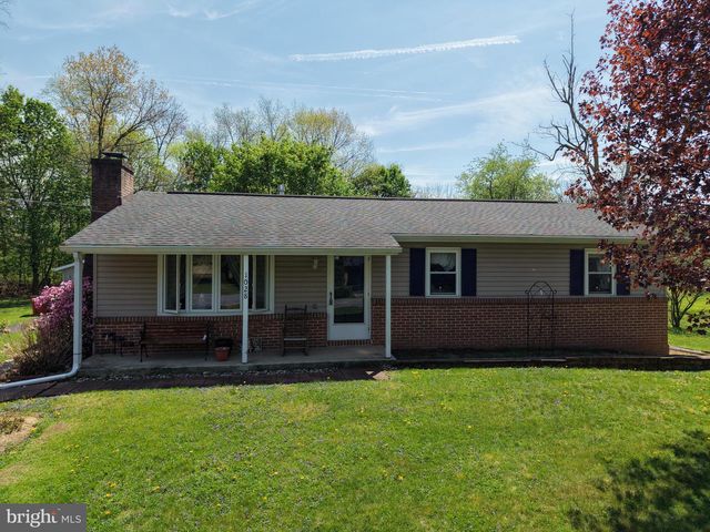 1028 WOODLAND PARKWAY, State Line, PA 17263