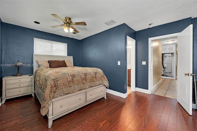 220 SW 65th Ave, Pembroke Pines, FL 33023