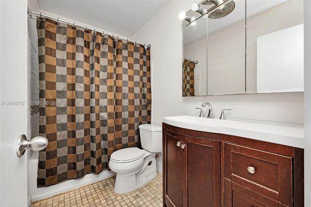 220 SW 65th Ave, Pembroke Pines, FL 33023
