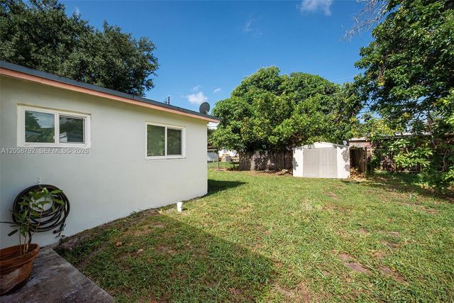220 SW 65th Ave, Pembroke Pines, FL 33023