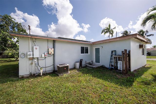 220 SW 65th Ave, Pembroke Pines, FL 33023