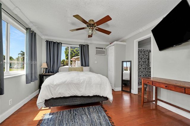 220 SW 65th Ave, Pembroke Pines, FL 33023