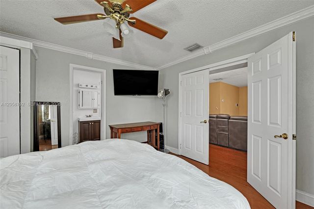 220 SW 65th Ave, Pembroke Pines, FL 33023