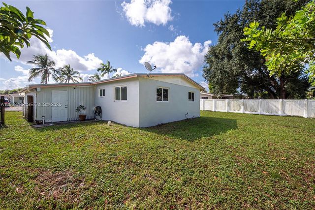220 SW 65th Ave, Pembroke Pines, FL 33023