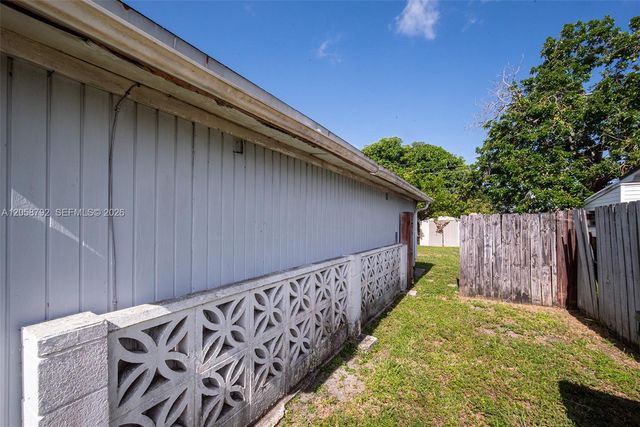 220 SW 65th Ave, Pembroke Pines, FL 33023