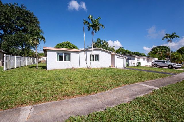 220 SW 65th Ave, Pembroke Pines, FL 33023