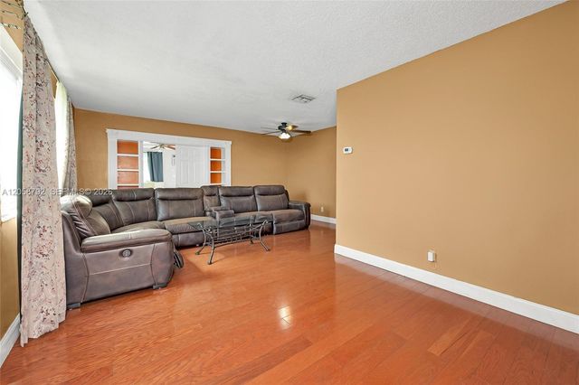 220 SW 65th Ave, Pembroke Pines, FL 33023