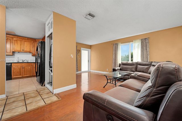 220 SW 65th Ave, Pembroke Pines, FL 33023