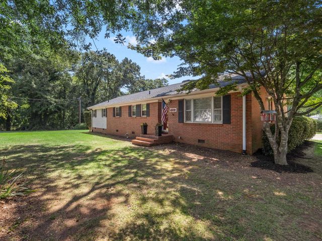 98 Littlejohn Court, Roebuck, SC 29376