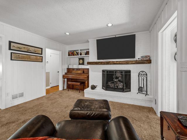 98 Littlejohn Court, Roebuck, SC 29376