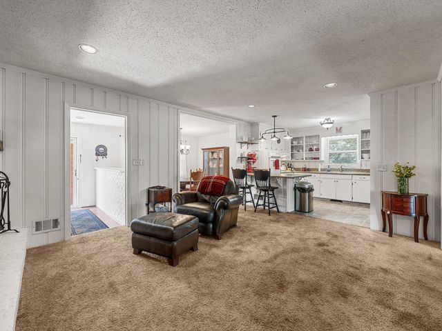 98 Littlejohn Court, Roebuck, SC 29376