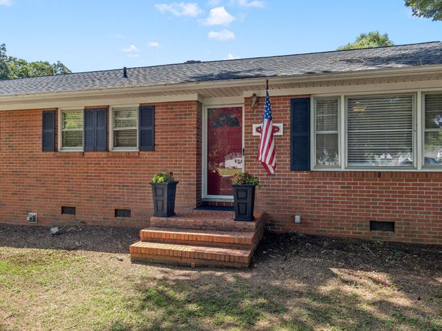 98 Littlejohn Court, Roebuck, SC 29376