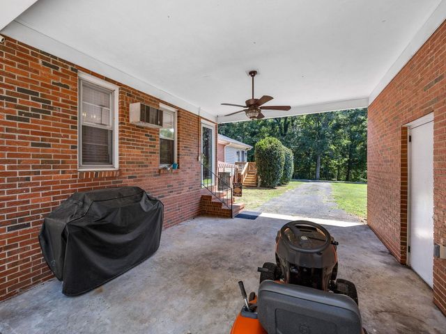 98 Littlejohn Court, Roebuck, SC 29376