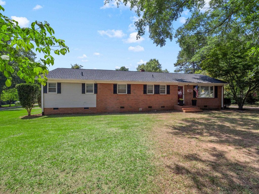 98 Littlejohn Court, Roebuck, SC 29376
