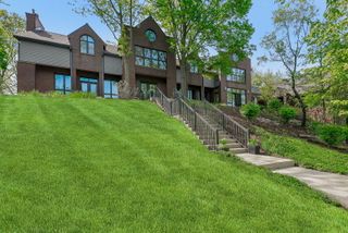 8425 Hickory Court, Burr Ridge, IL 60527