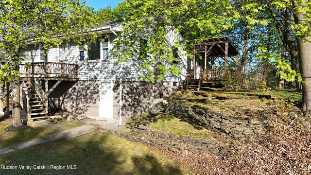 20 Saugerties Manor Road, Saugerties, NY 12477