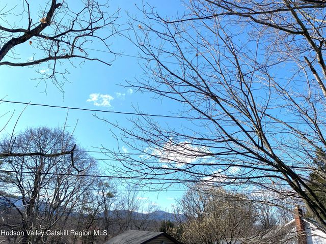 20 Saugerties Manor Road, Saugerties, NY 12477