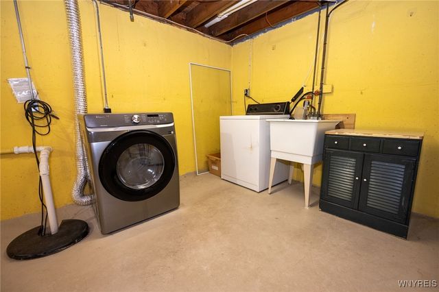 2444 Colvin Blvd, Tonawanda, NY 14150