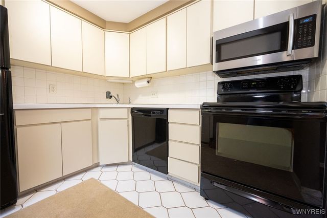 2444 Colvin Blvd, Tonawanda, NY 14150