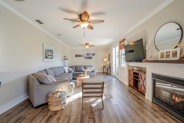 141 Bridgeway Ct, Roseville, CA 95678