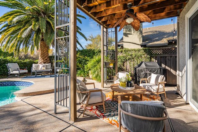 141 Bridgeway Ct, Roseville, CA 95678