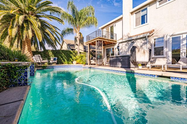 141 Bridgeway Ct, Roseville, CA 95678