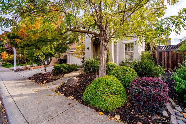 141 Bridgeway Ct, Roseville, CA 95678