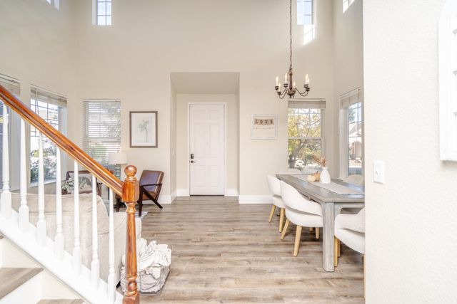 141 Bridgeway Ct, Roseville, CA 95678