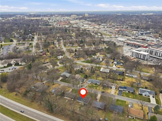 5107 Rock Creek Lane, Mission, KS 66205