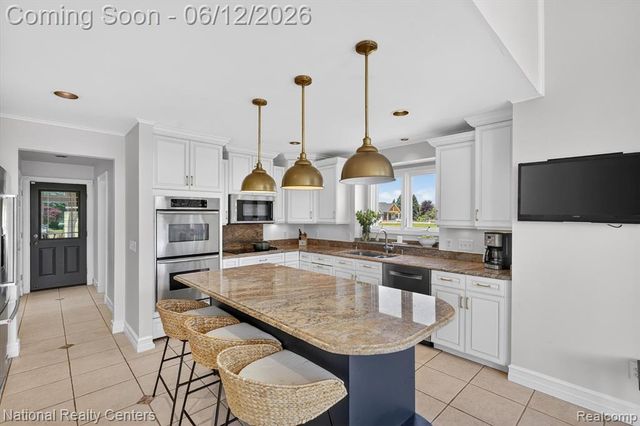 1042 Saint Andrews, Highland, MI 48357