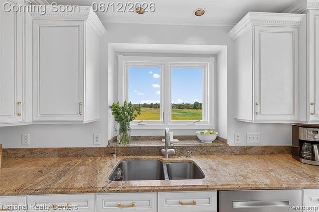 1042 Saint Andrews, Highland, MI 48357