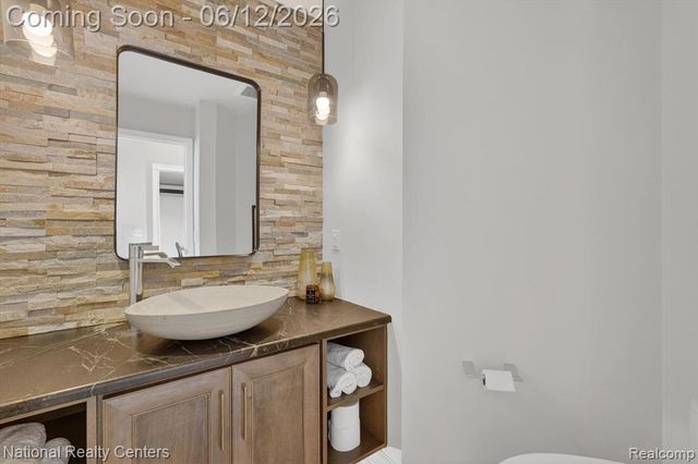 1042 Saint Andrews, Highland, MI 48357