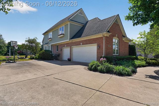 1042 Saint Andrews, Highland, MI 48357