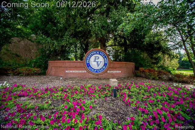 1042 Saint Andrews, Highland, MI 48357