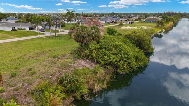 2723 NE 5th PL, Cape Coral, FL 33909