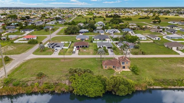 2723 NE 5th PL, Cape Coral, FL 33909
