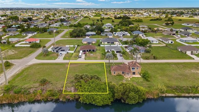2723 NE 5th PL, Cape Coral, FL 33909