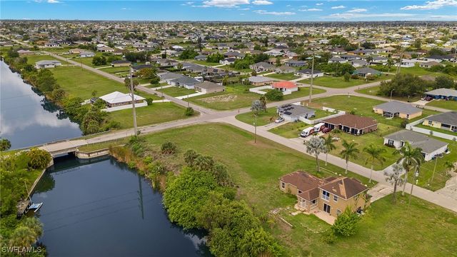 2723 NE 5th PL, Cape Coral, FL 33909