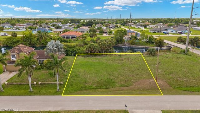 2723 NE 5th PL, Cape Coral, FL 33909