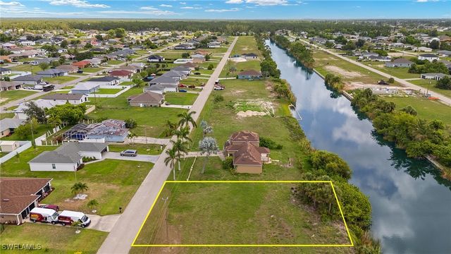 2723 NE 5th PL, Cape Coral, FL 33909