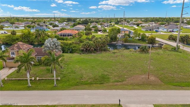 2723 NE 5th PL, Cape Coral, FL 33909