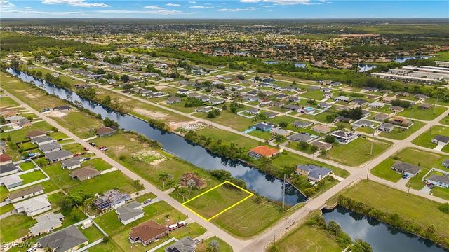 2723 NE 5th PL, Cape Coral, FL 33909