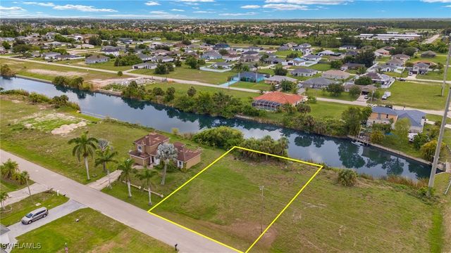 2723 NE 5th PL, Cape Coral, FL 33909