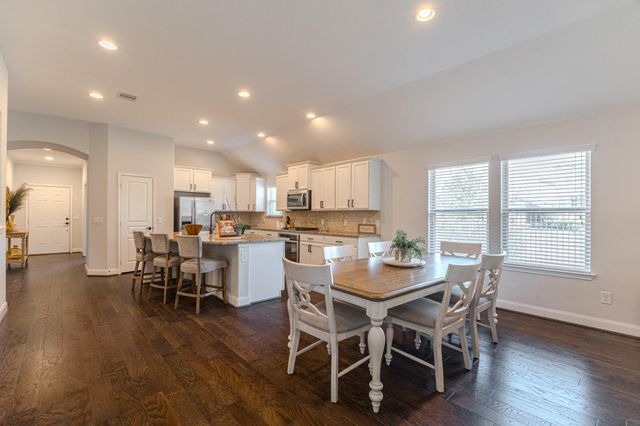3 Pinestead Court, Tomball, TX 77375