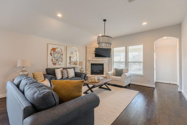 3 Pinestead Court, Tomball, TX 77375