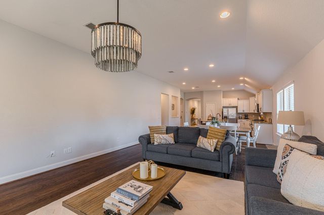 3 Pinestead Court, Tomball, TX 77375