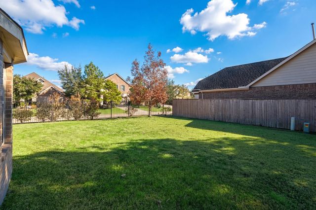 3 Pinestead Court, Tomball, TX 77375