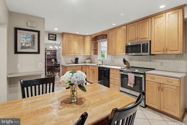 917 CEDAR GROVE RD, Broomall, PA 19008